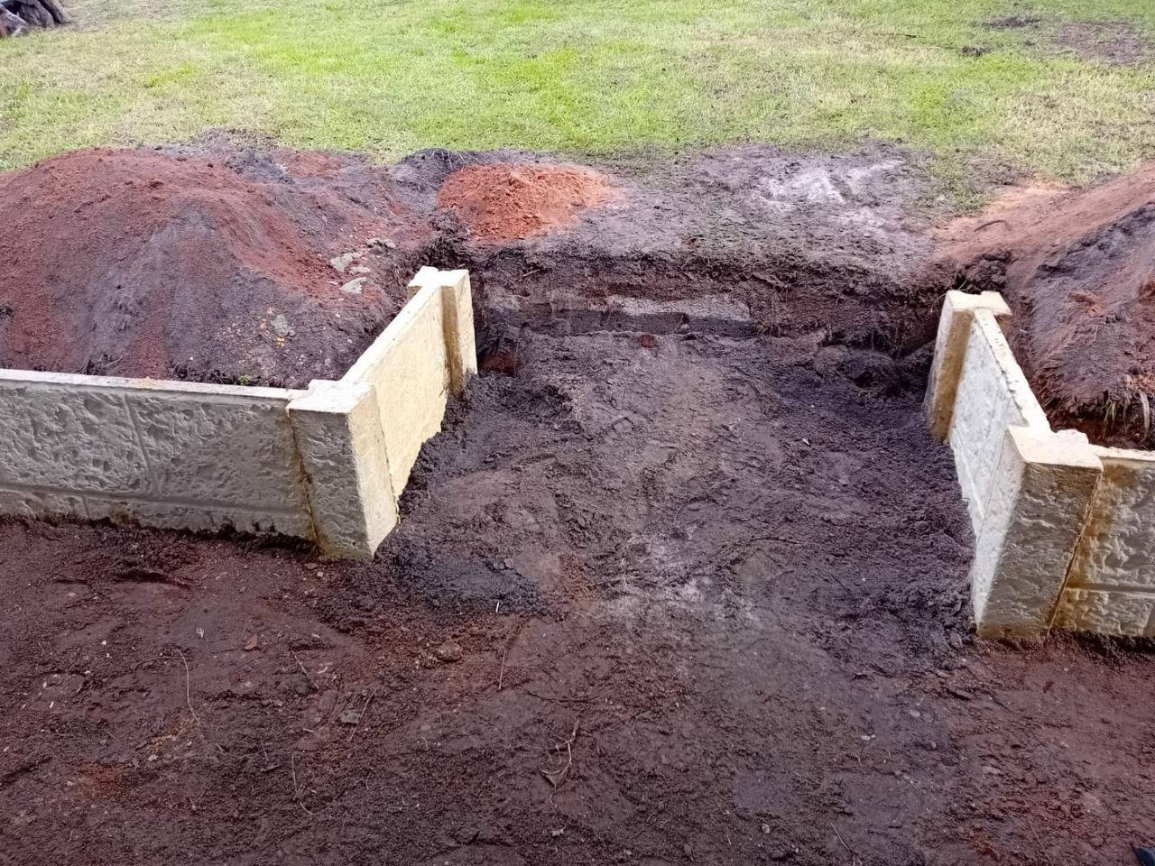 Work in progress: limestone-look retaining blocks going in
